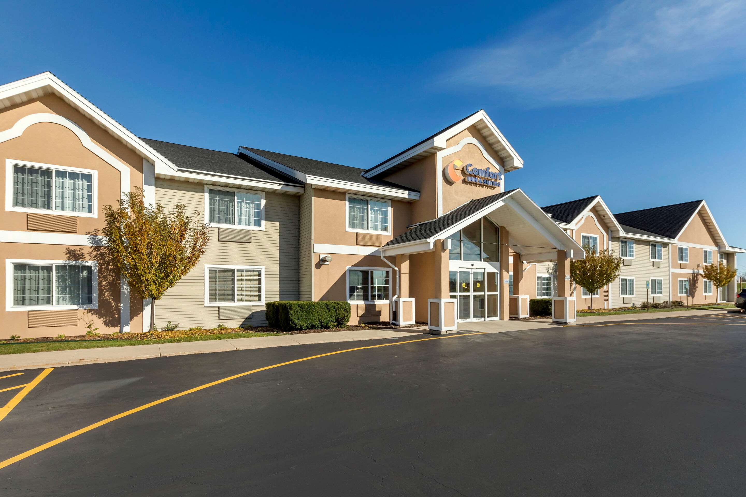 Hotel exterior | Comfort Inn & Suites Jackson - West Bend