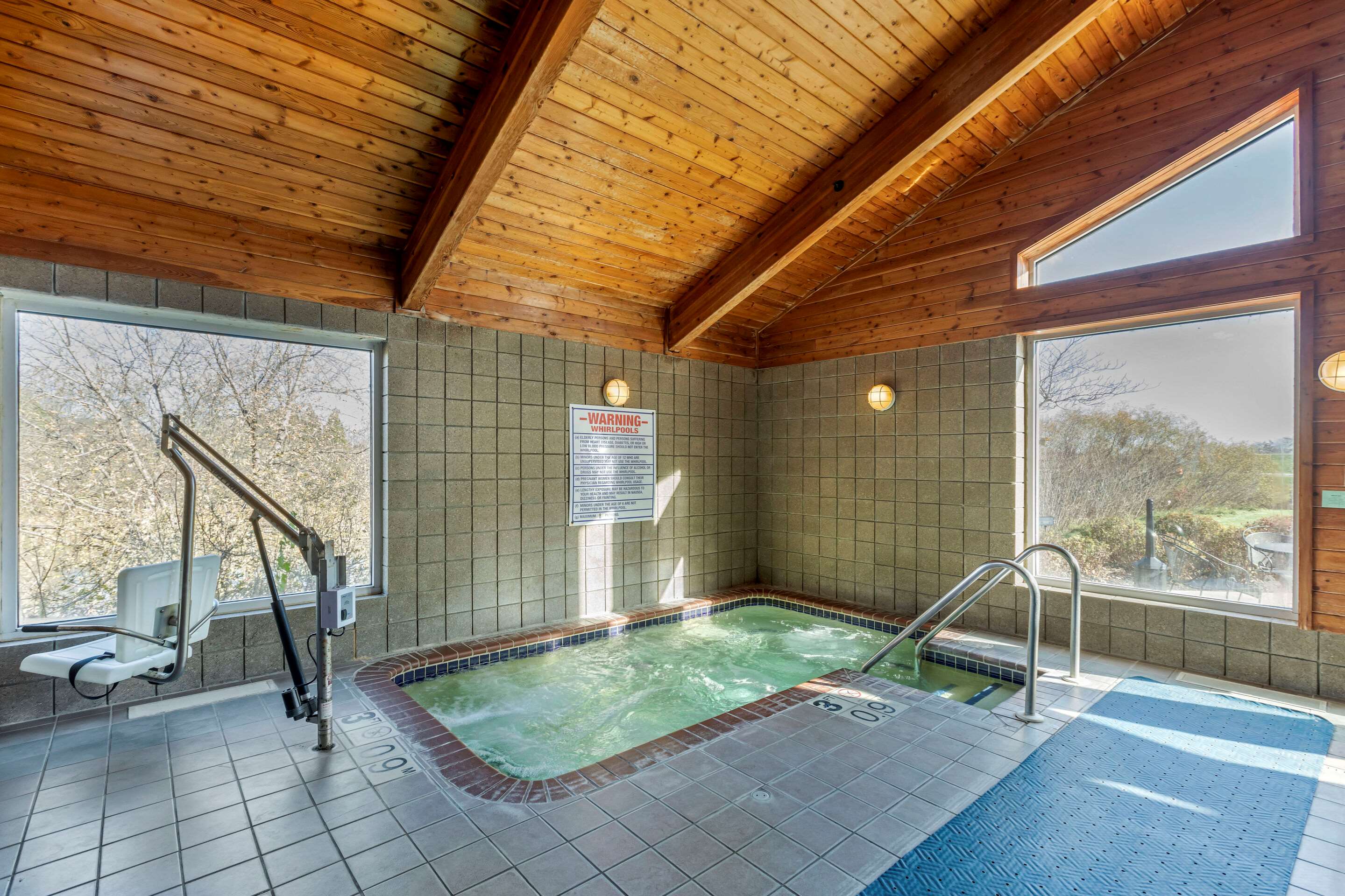 Indoor pool with hot tub | Comfort Inn & Suites Jackson - West Bend