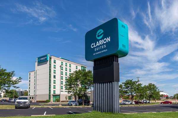 Exterior view - Clarion Suites Alliant Energy Center Madison