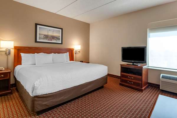Suite - Clarion Suites Alliant Energy Center Madison