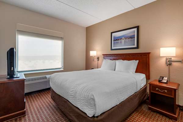 Suite - Clarion Suites Alliant Energy Center Madison
