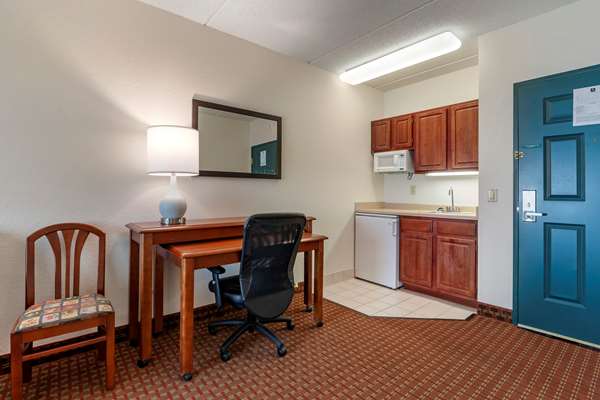 Suite - Clarion Suites Alliant Energy Center Madison