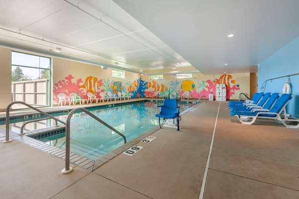Pool - Clarion Suites Alliant Energy Center Madison