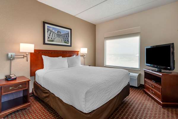 Suite - Clarion Suites Alliant Energy Center Madison