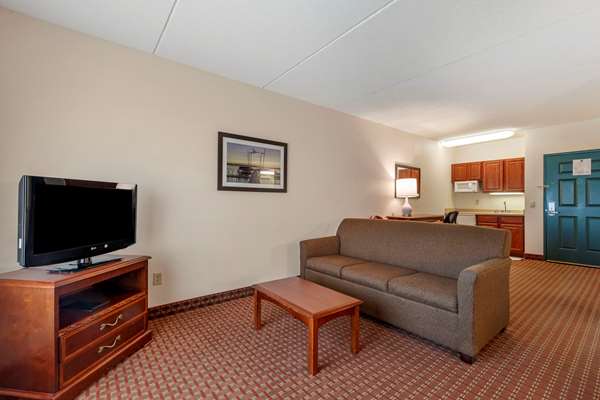 Suite - Clarion Suites Alliant Energy Center Madison