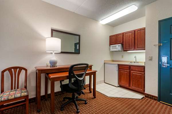 Suite - Clarion Suites Alliant Energy Center Madison