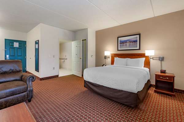 Suite - Clarion Suites Alliant Energy Center Madison