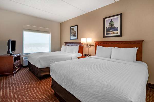 Suite - Clarion Suites Alliant Energy Center Madison