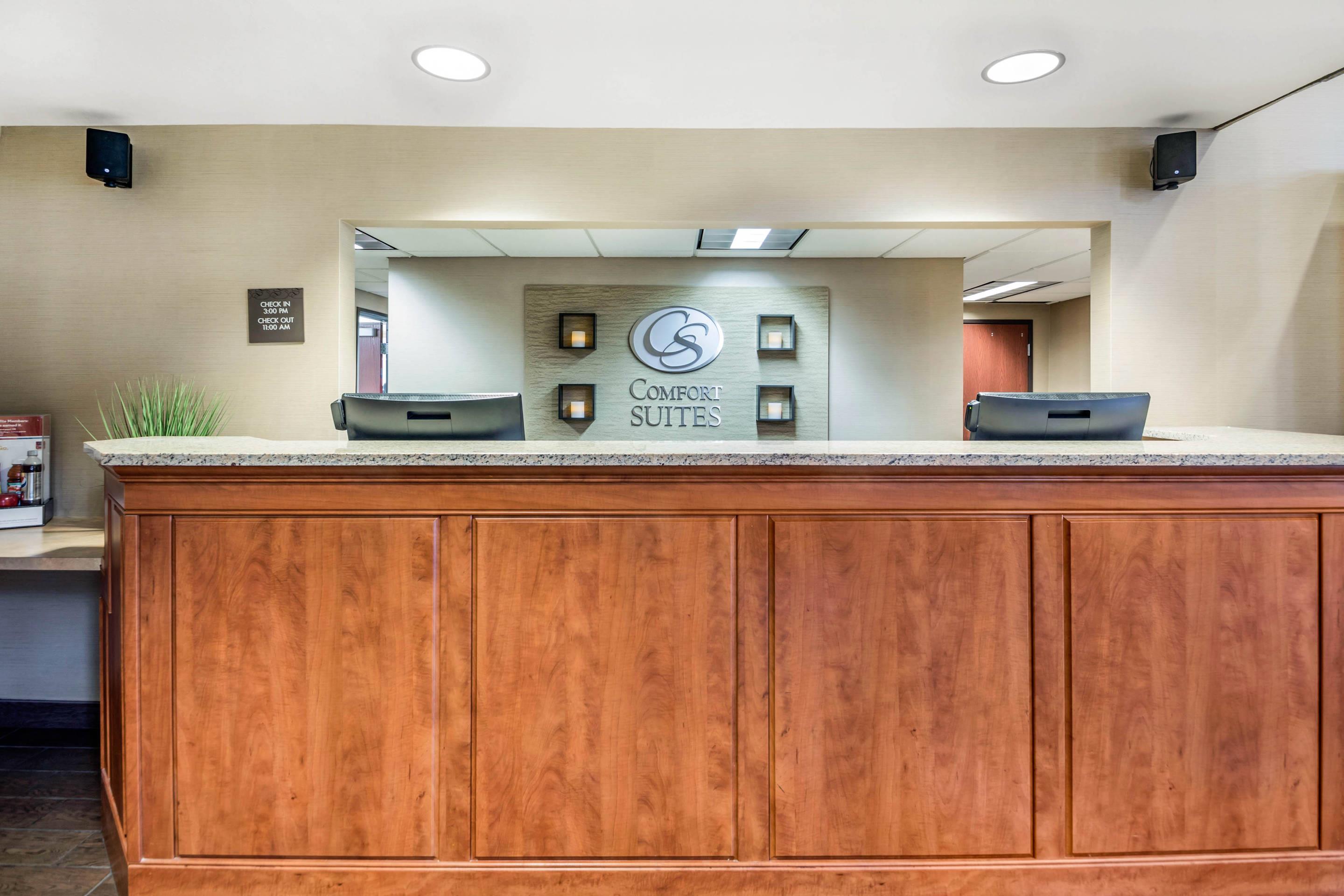 Hotel lobby | Comfort Suites at Par 4 Resort