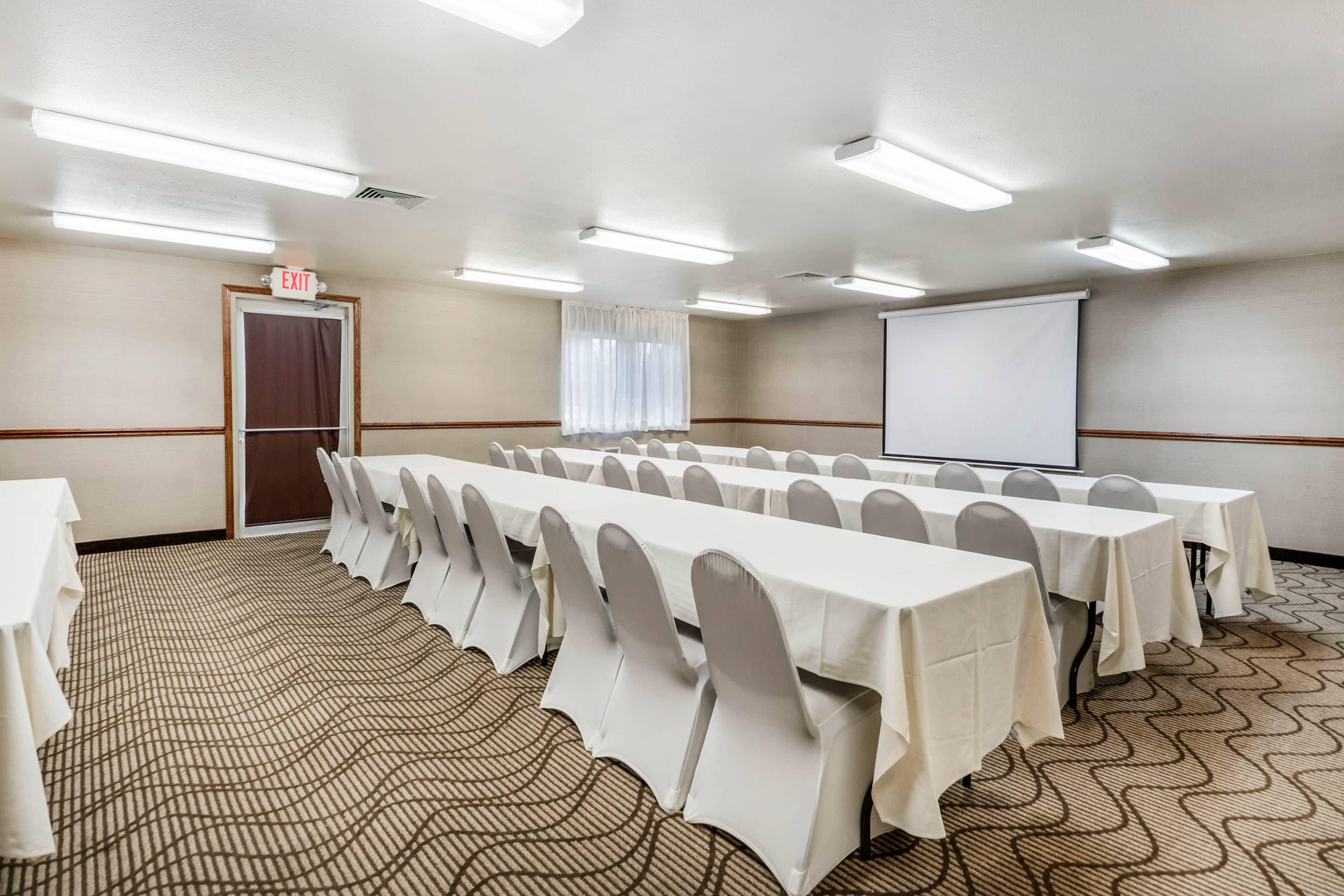 Meeting room | Comfort Suites at Par 4 Resort