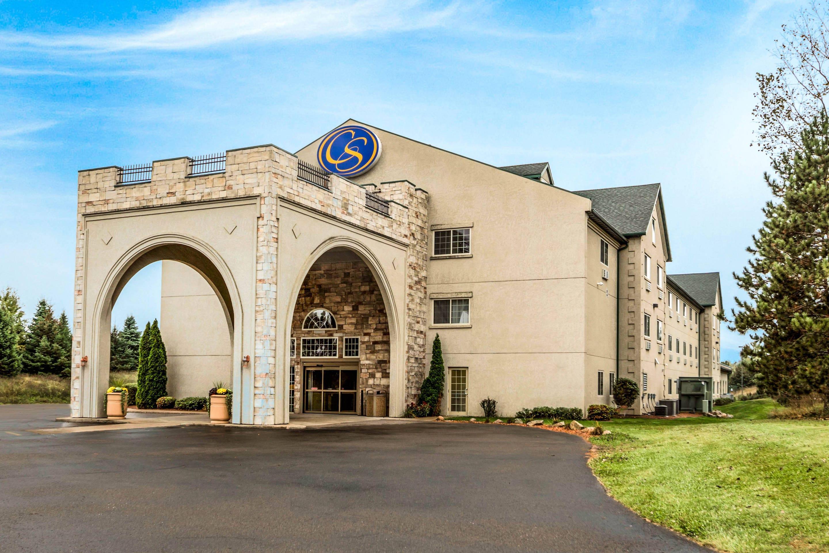 Hotel exterior | Comfort Suites at Par 4 Resort