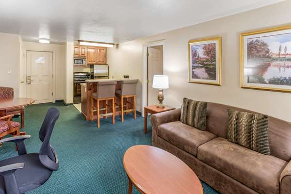 Suite - Quality Inn & Suites Green Bay