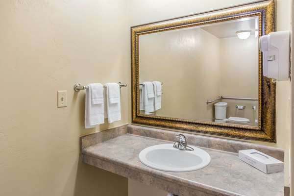 Suite - Quality Inn & Suites Green Bay