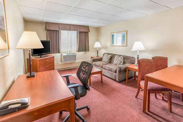 Suite - Quality Inn & Suites Green Bay