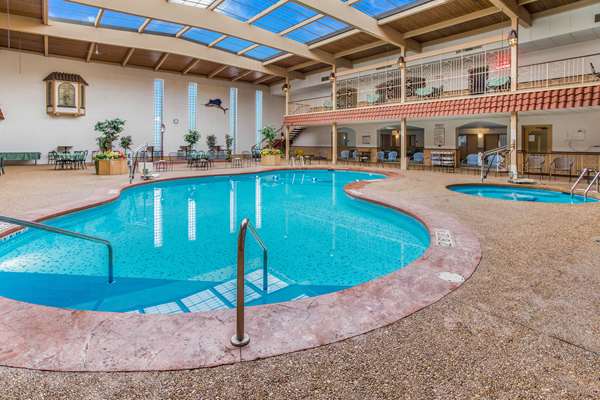 Pool - Quality Inn & Suites Green Bay