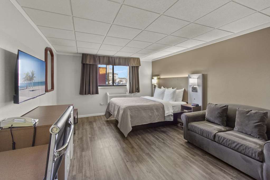 QUALITY INN AND SUITES GREENBAY DOW-guestroom-Guest Room,Suite,On-Site.jpg