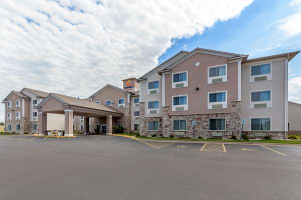 Exterior view - Comfort Suites Delavan