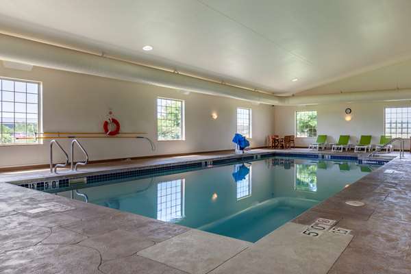Pool - Comfort Suites Delavan