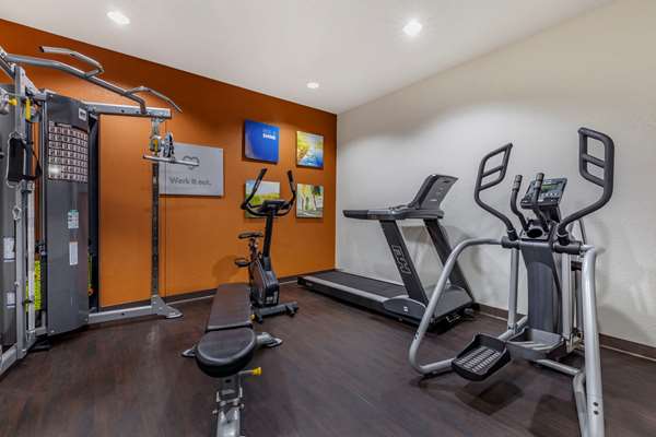 Fitness/ Exercise Room - Comfort Suites Delavan