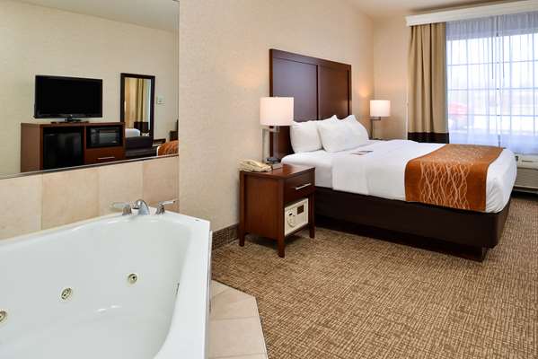 Suite - Comfort Inn & Suites DeForest - I-39, I-90 & I-94, Exit 126