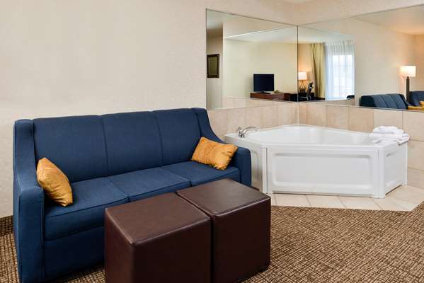 Suite - Comfort Inn & Suites DeForest - I-39, I-90 & I-94, Exit 126
