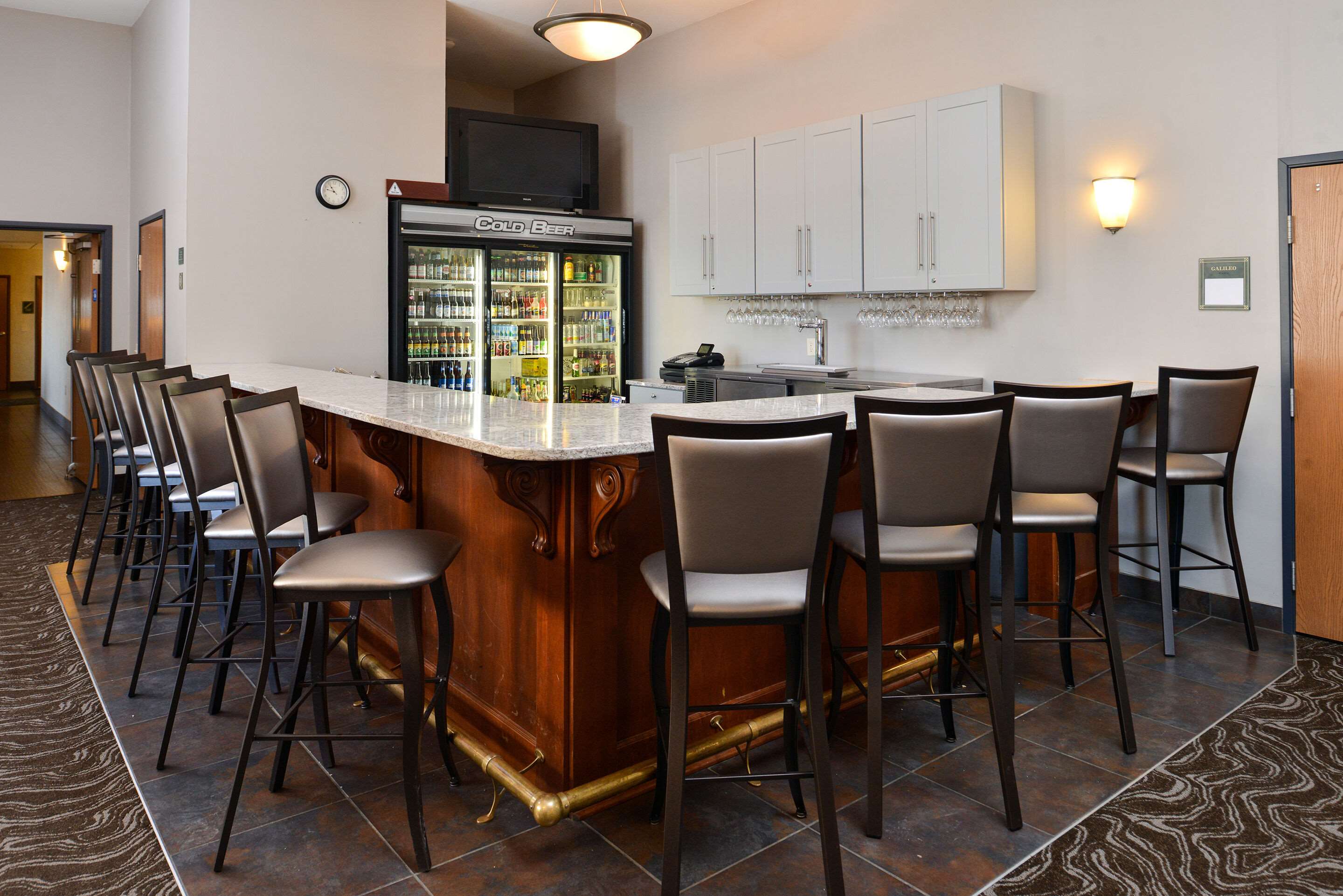 Hotel bar | Comfort Inn & Suites Madison North