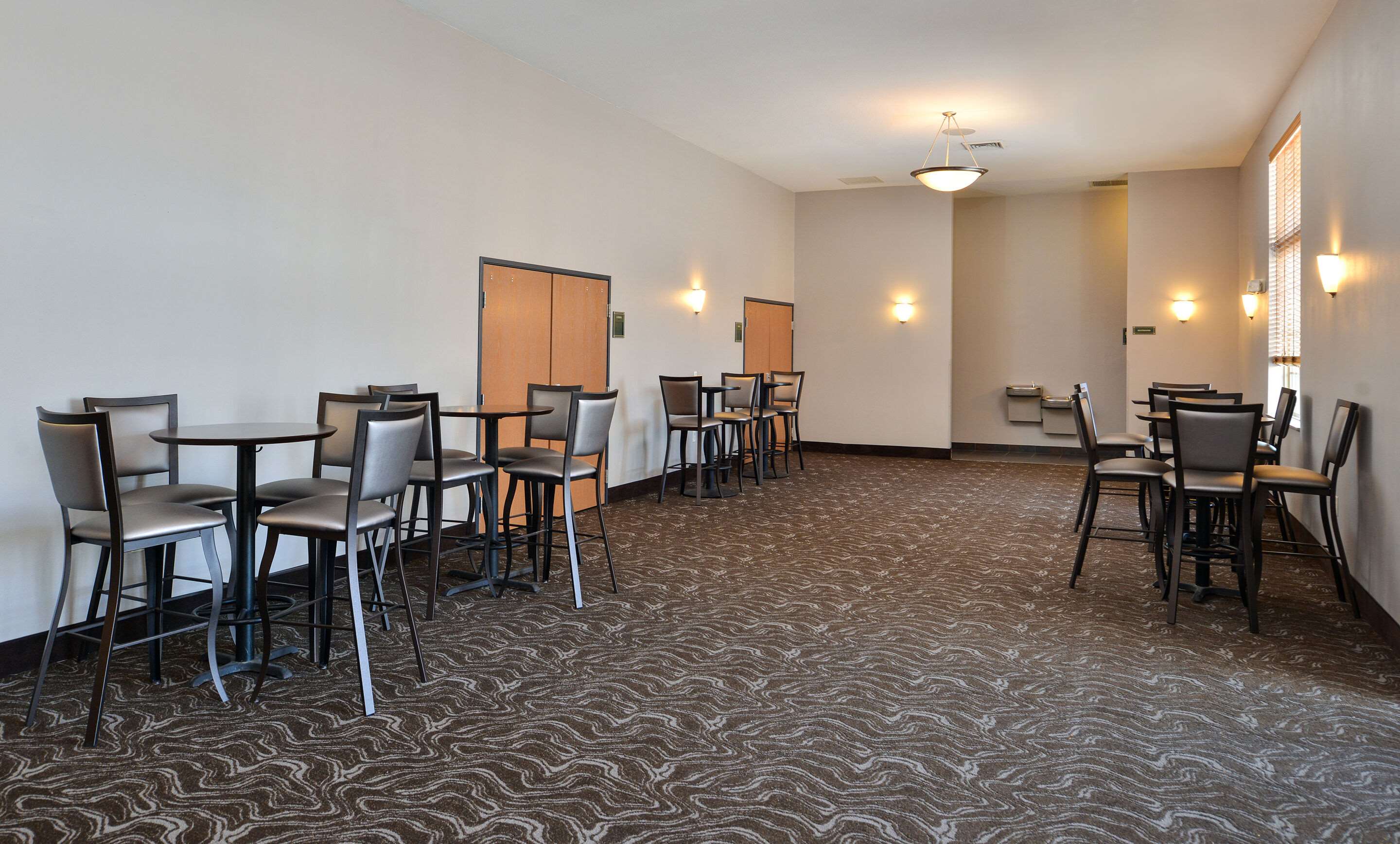 Hotel bar | Comfort Inn & Suites Madison North