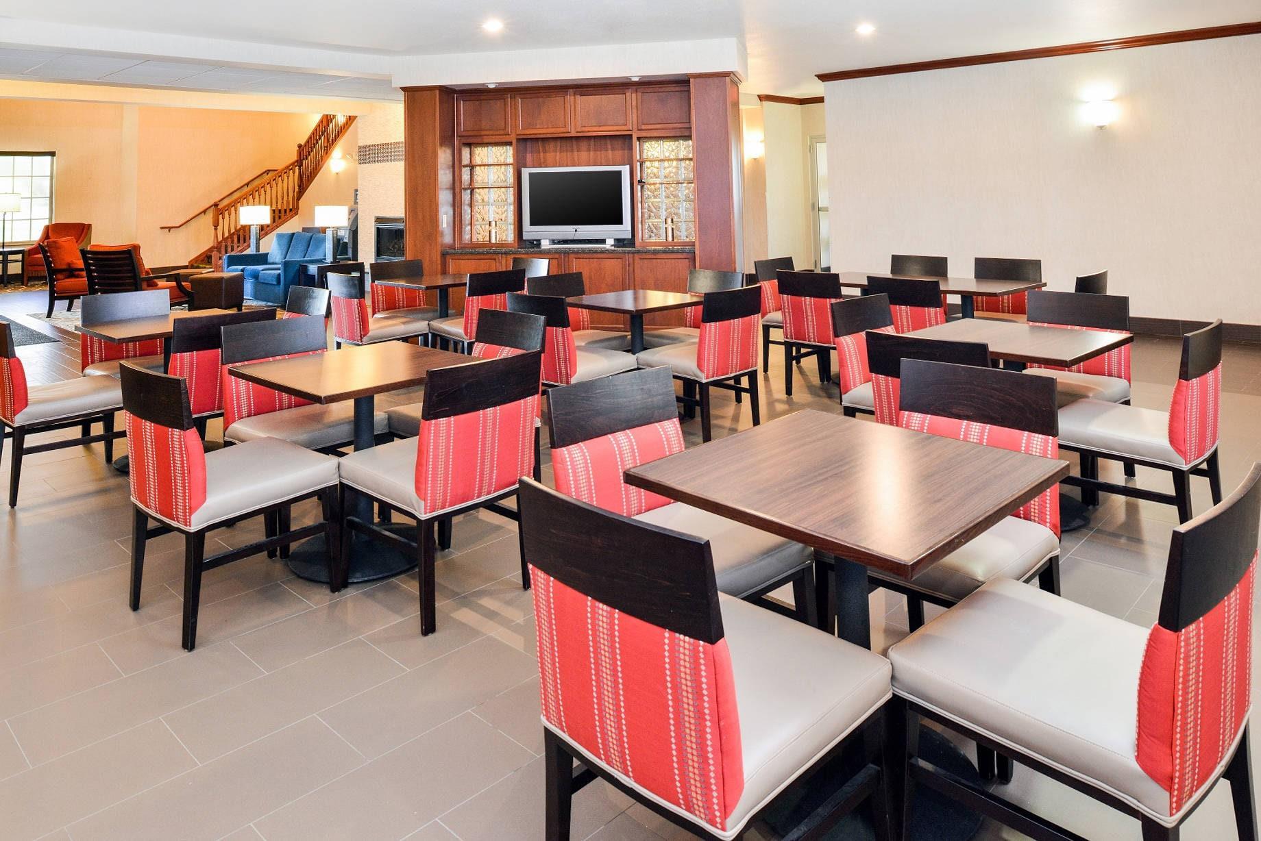 Breakfast area | Comfort Inn & Suites Madison North