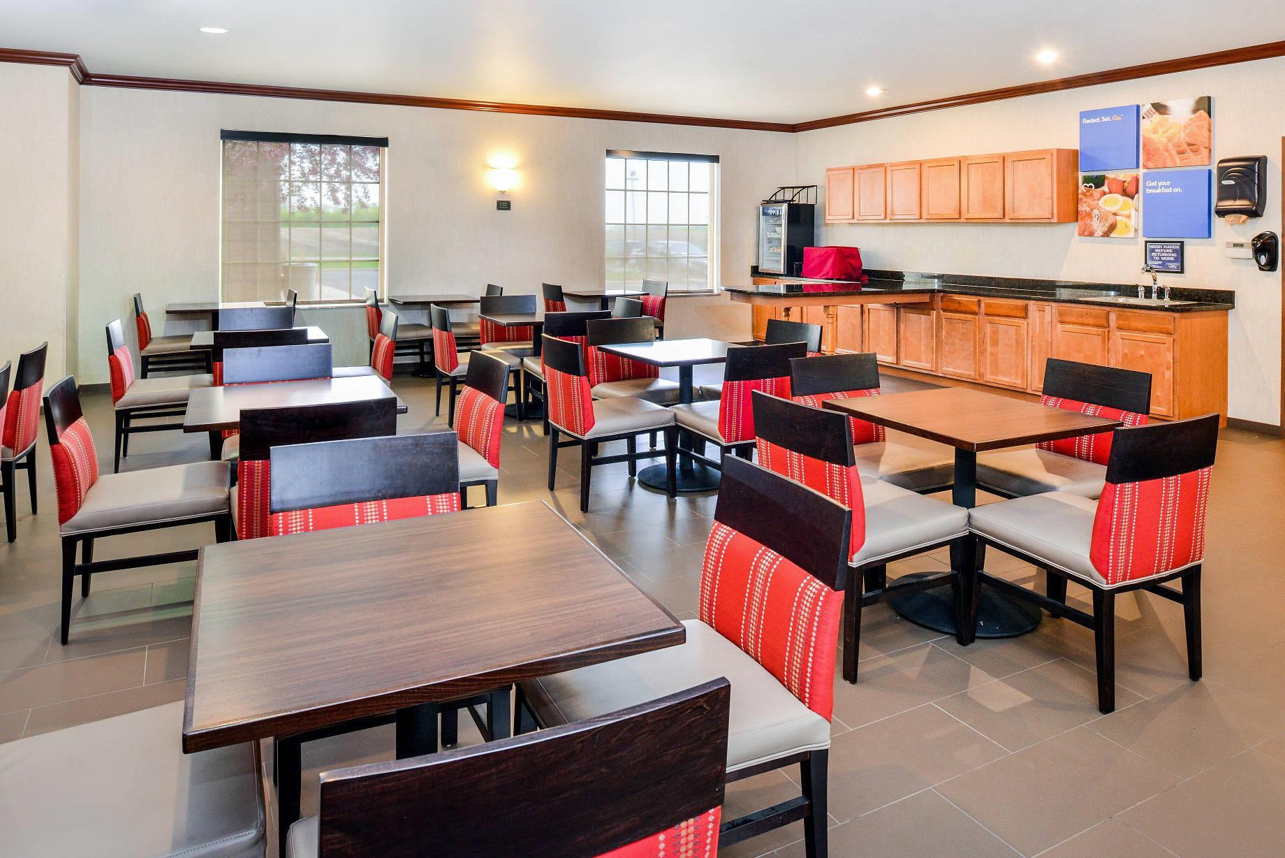 Free hot breakfast | Comfort Inn & Suites Madison North