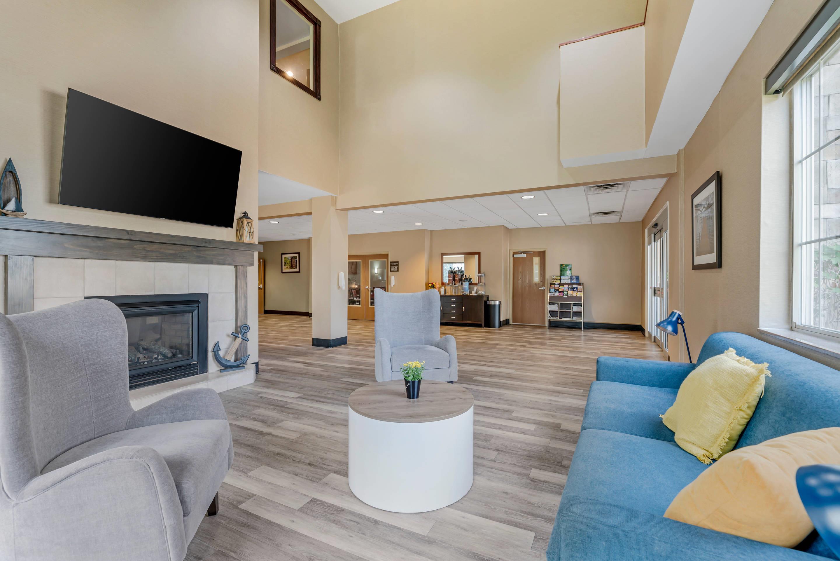 Spacious lobby with sitting area | Comfort Suites Lake Geneva East
