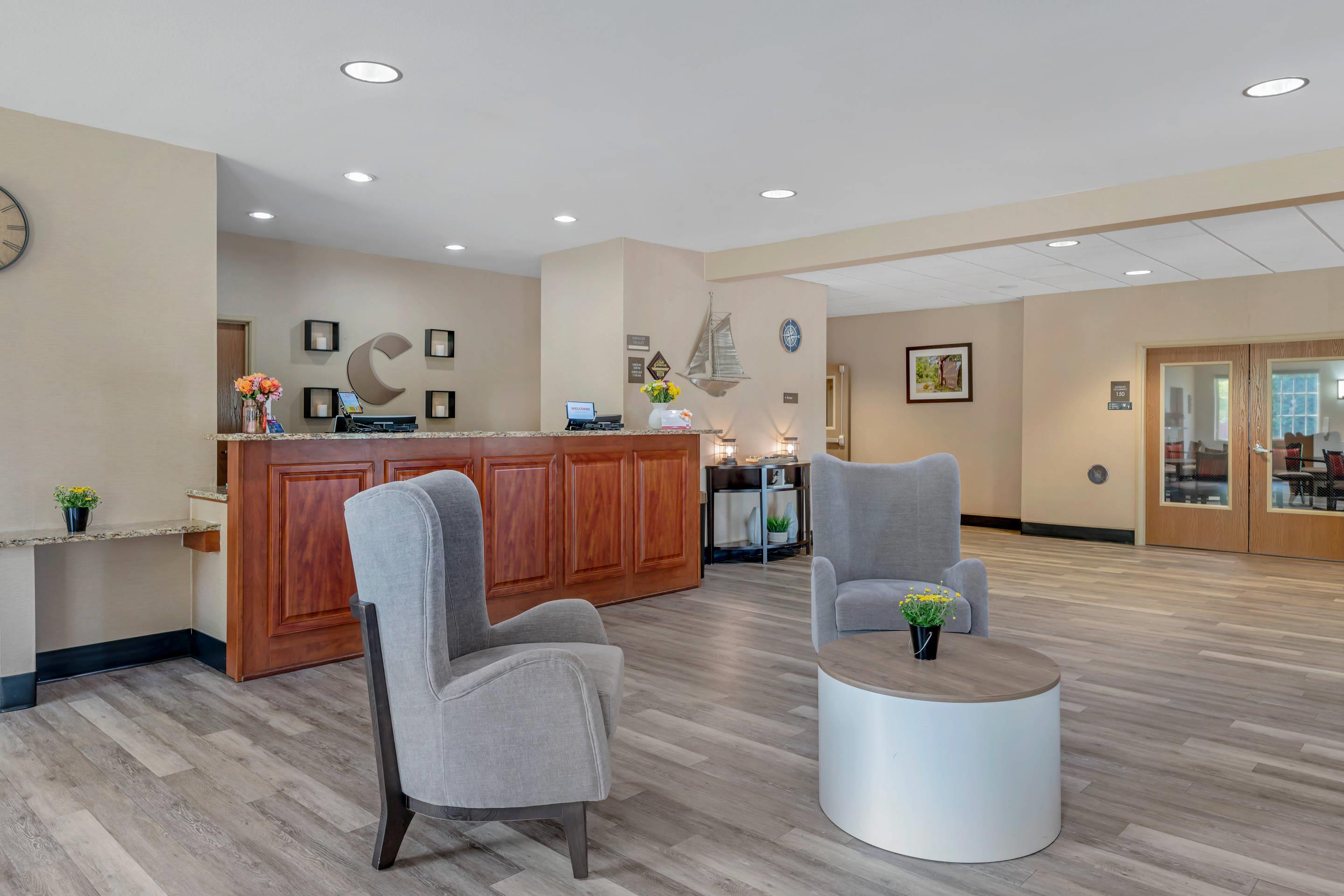 Hotel lobby | Comfort Suites Lake Geneva East