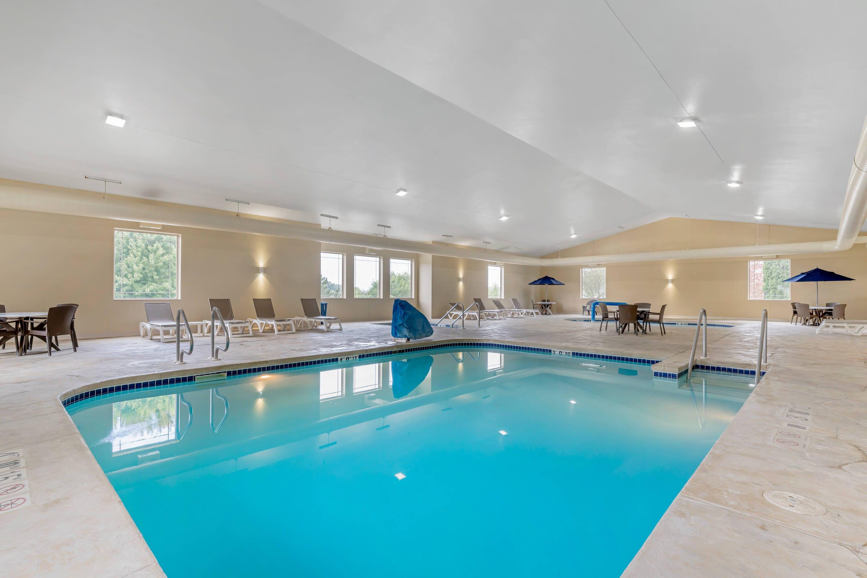 Indoor pool | Comfort Suites Lake Geneva East