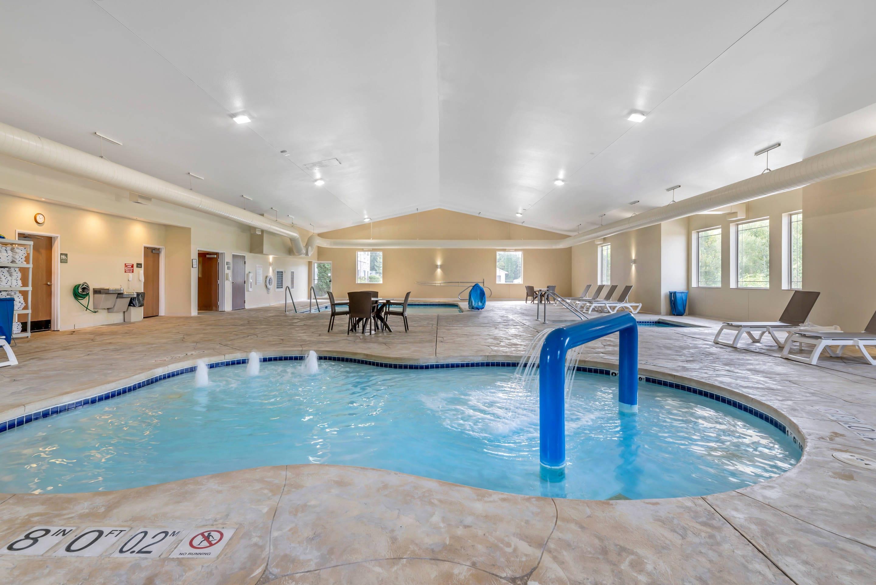 Indoor pool | Comfort Suites Lake Geneva East