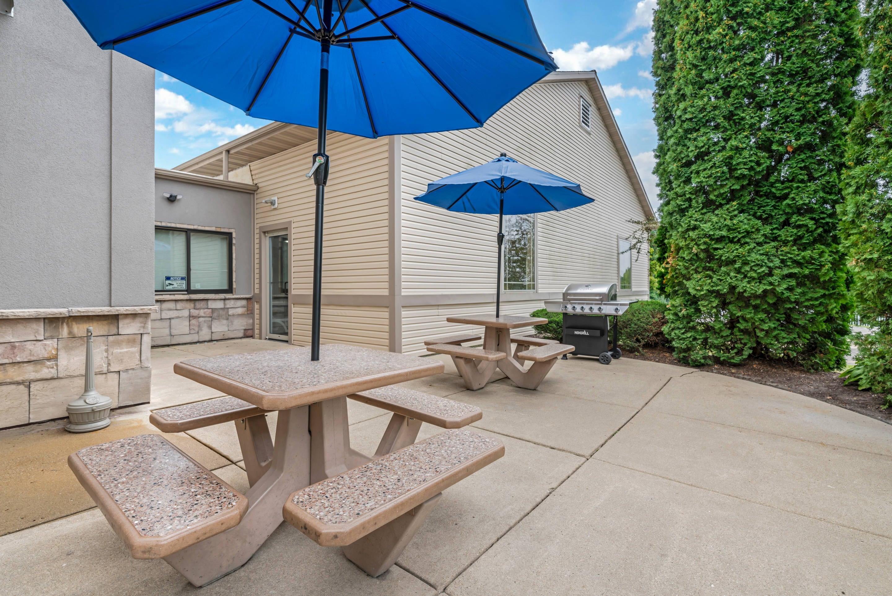 Barbecue area | Comfort Suites Lake Geneva East