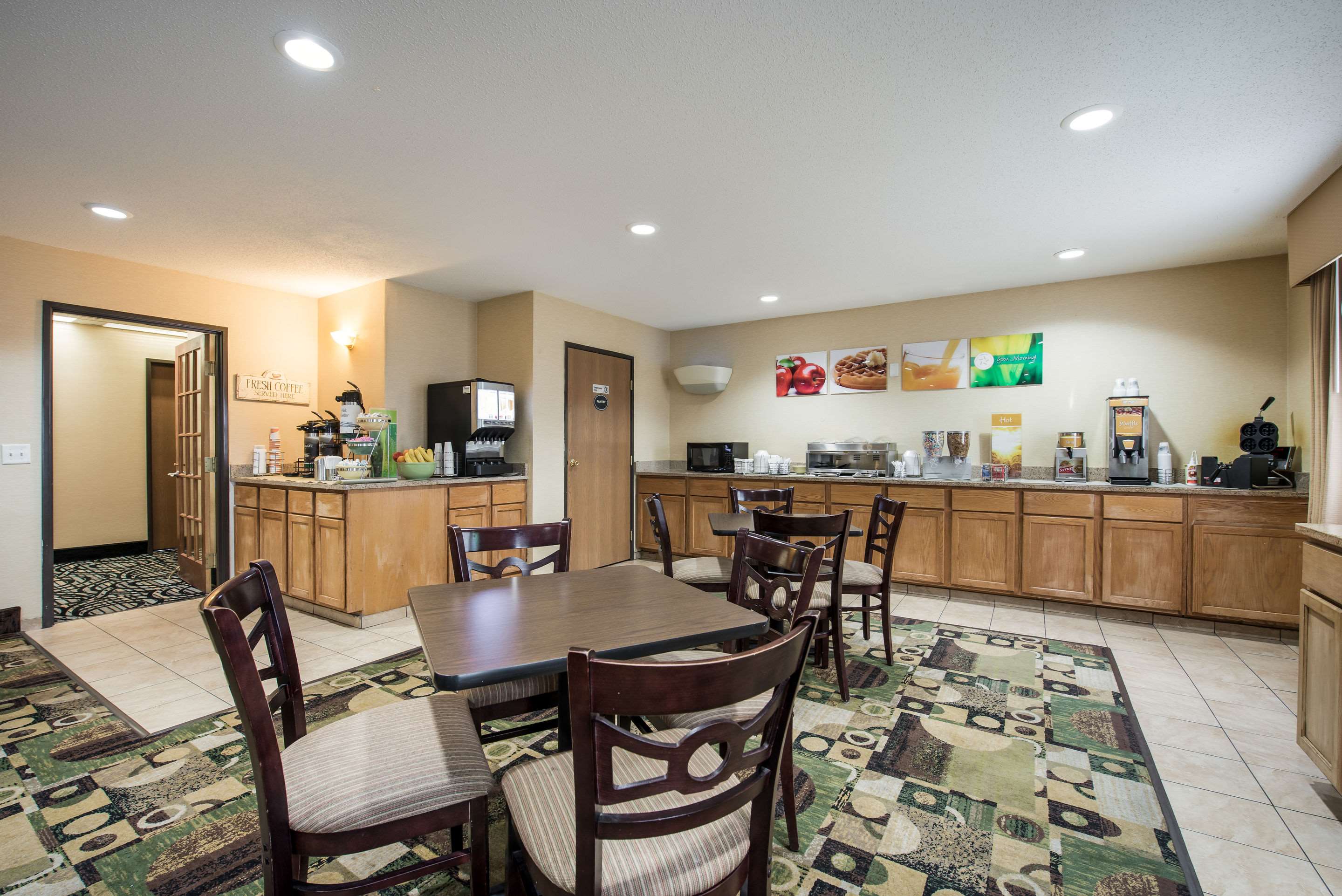 Breakfast area | Quality Inn & Suites