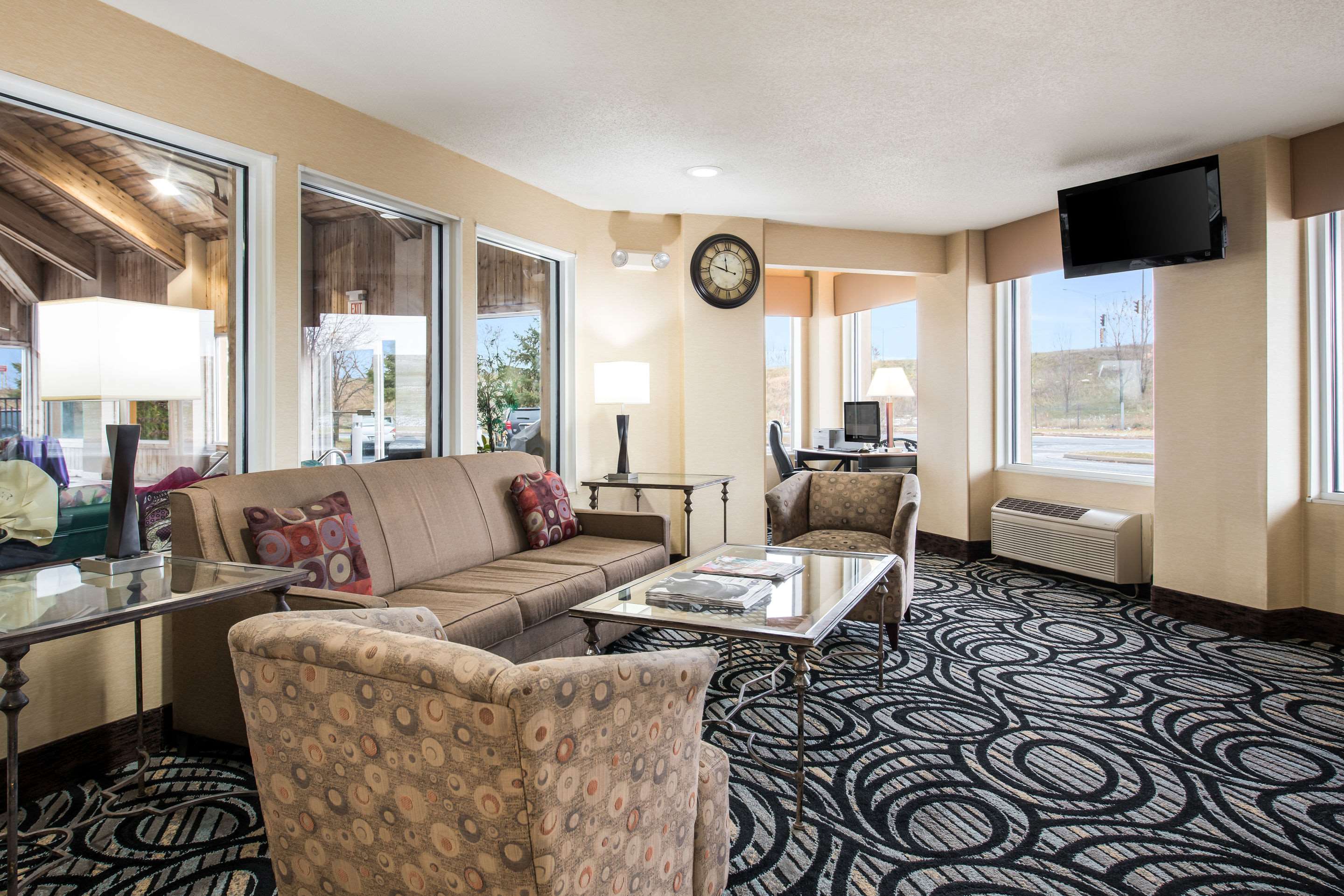Hotel lobby | Quality Inn & Suites