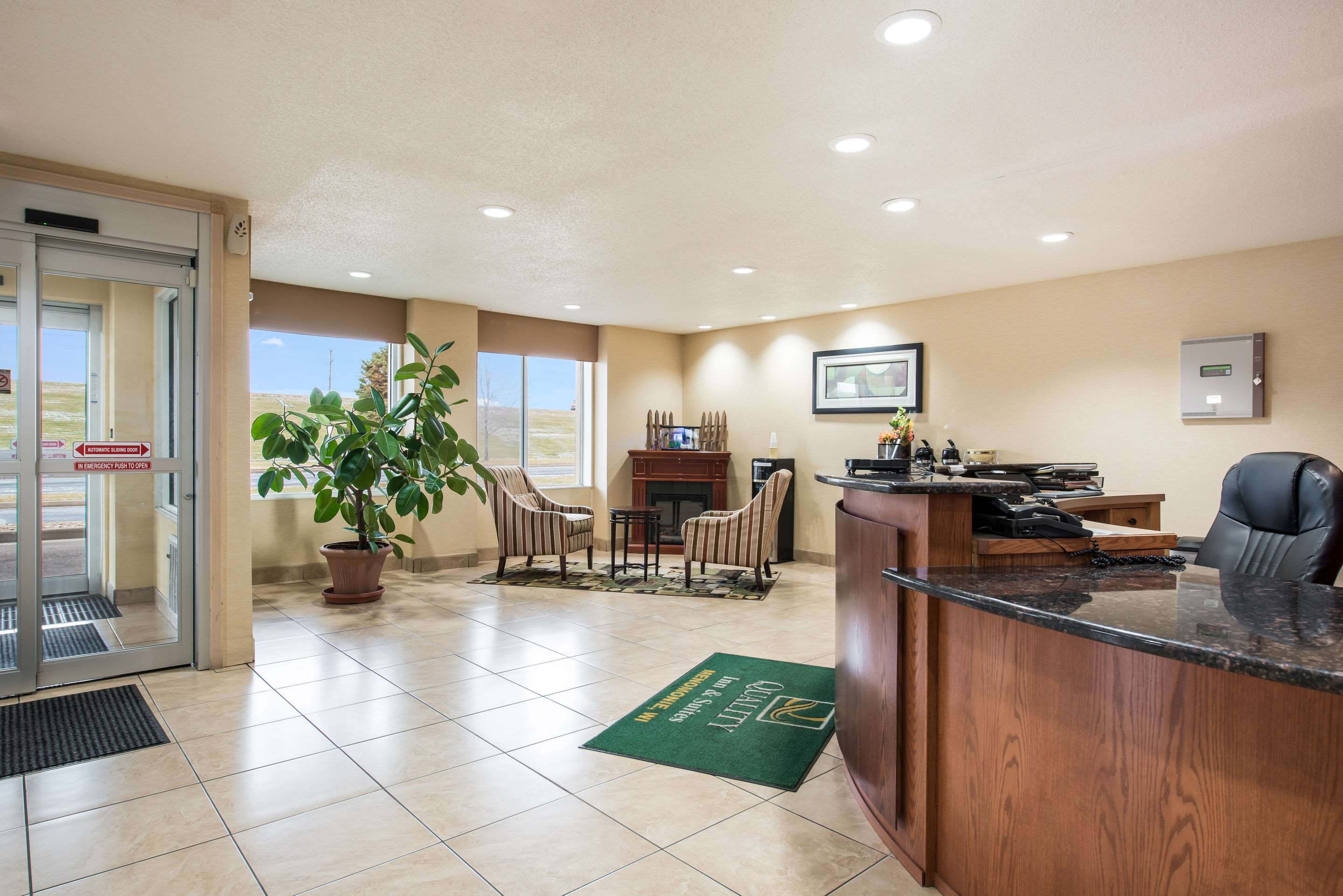 Hotel lobby | Quality Inn & Suites