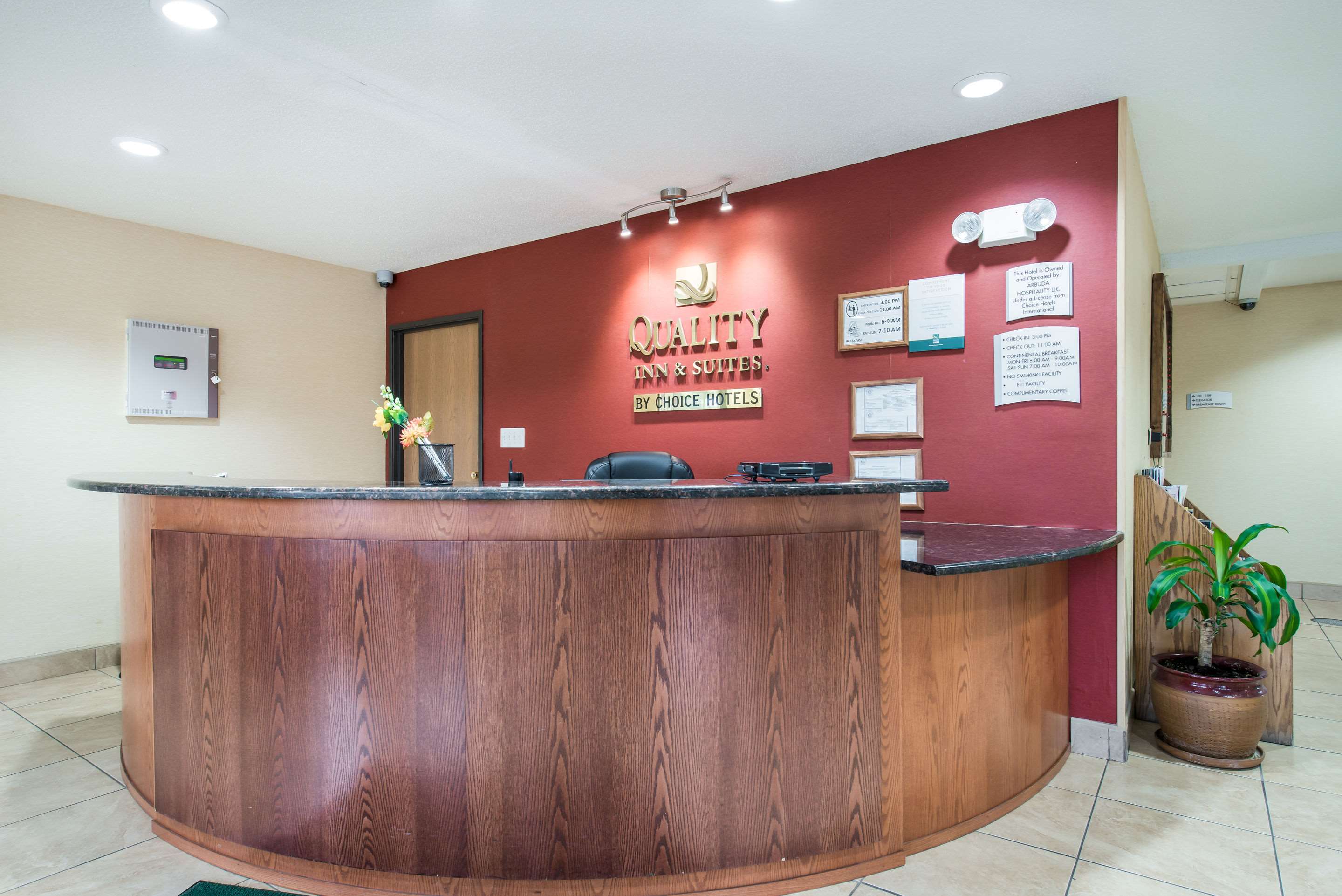 Front desk | Quality Inn & Suites