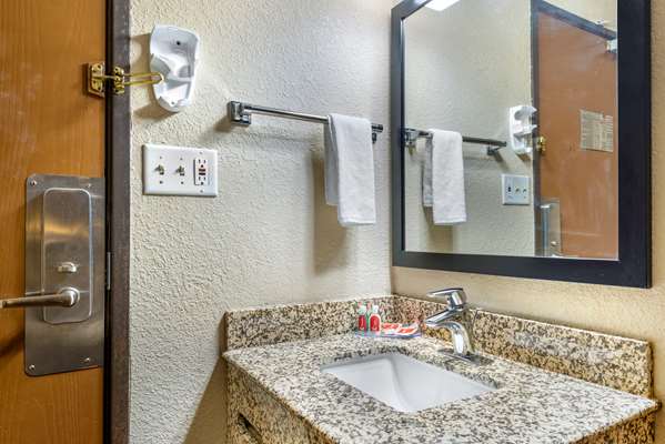  - Econo Lodge La Crosse