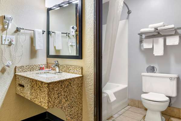  - Econo Lodge La Crosse