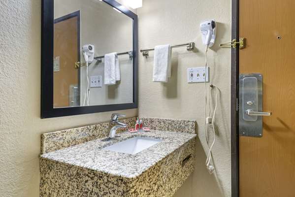  - Econo Lodge La Crosse