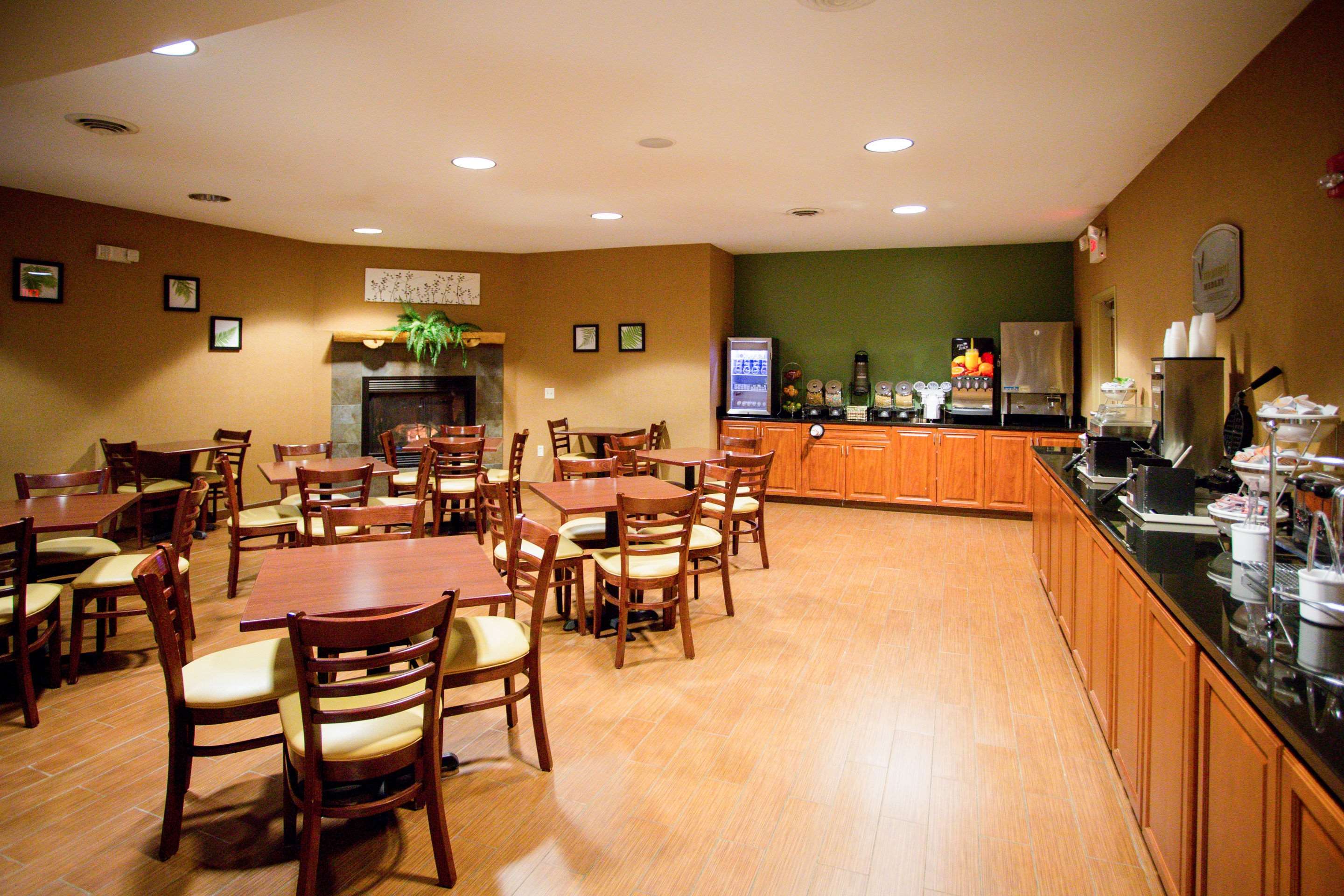 Spacious breakfast area | Sleep Inn & Suites Conference Center Eau Claire