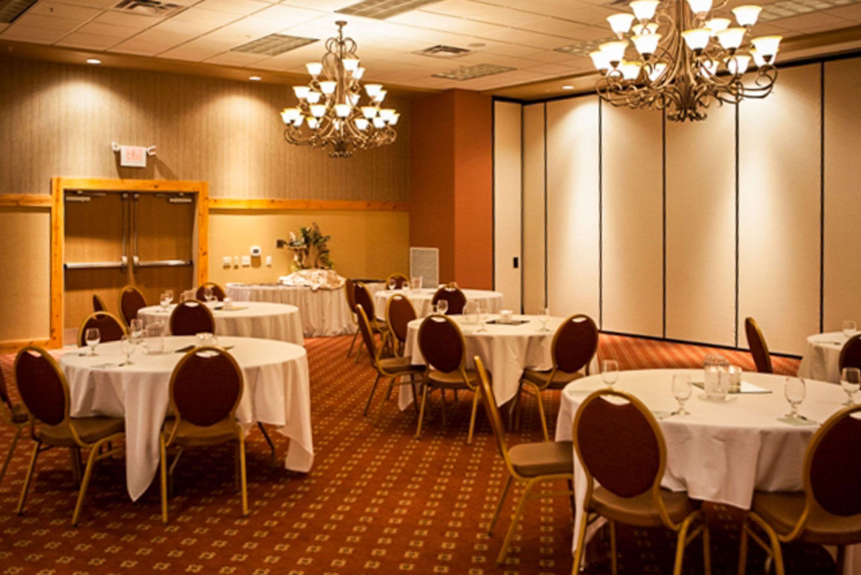 Large space for receptions, parties, anniversaries, and business | Sleep Inn & Suites Conference Center Eau Claire