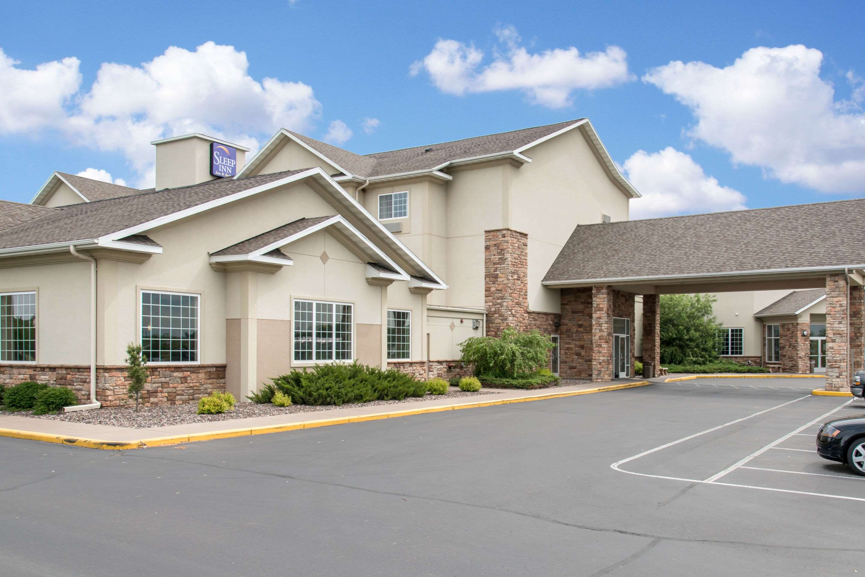 Hotel exterior | Sleep Inn & Suites Conference Center Eau Claire