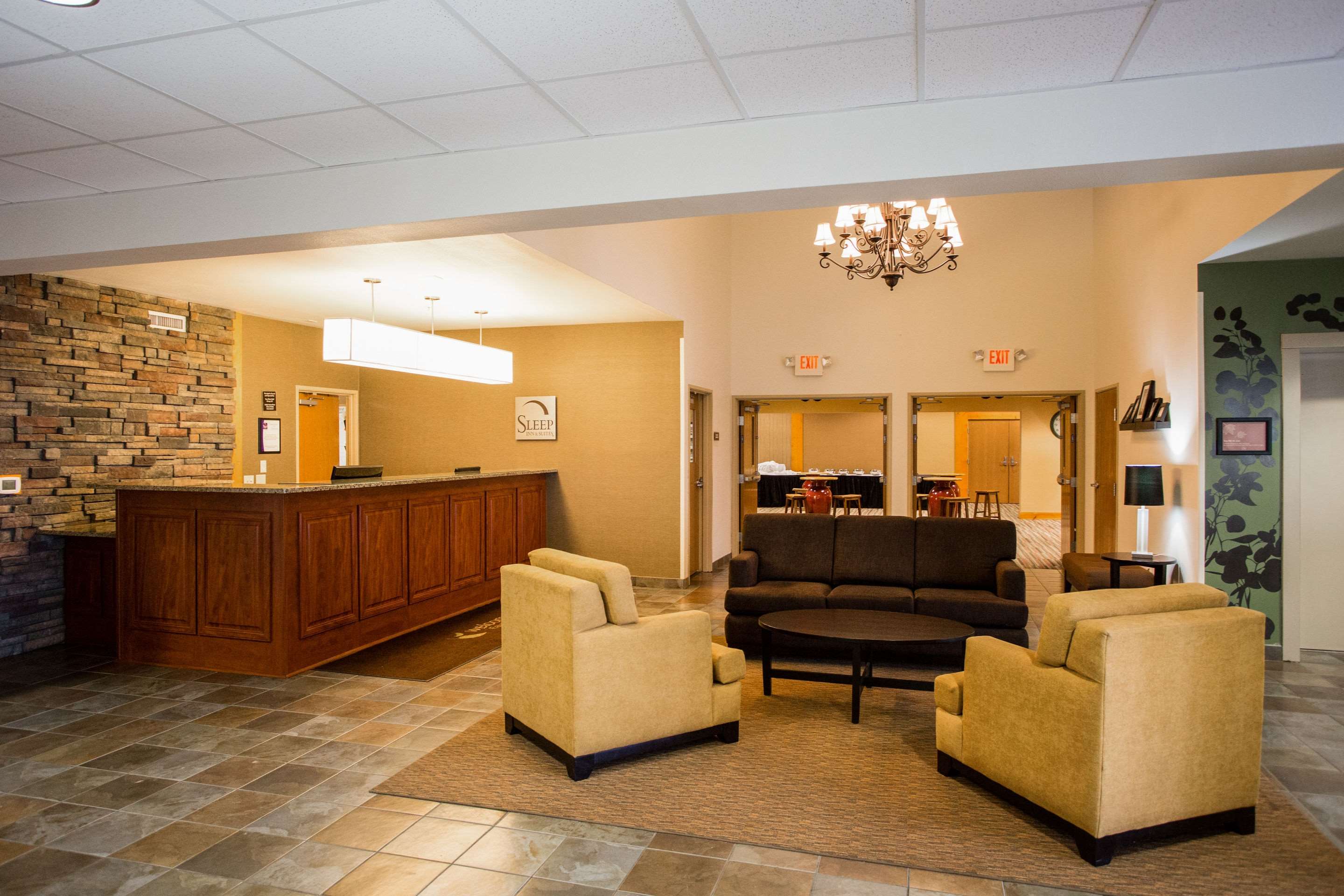 Hotel lobby | Sleep Inn & Suites Conference Center Eau Claire