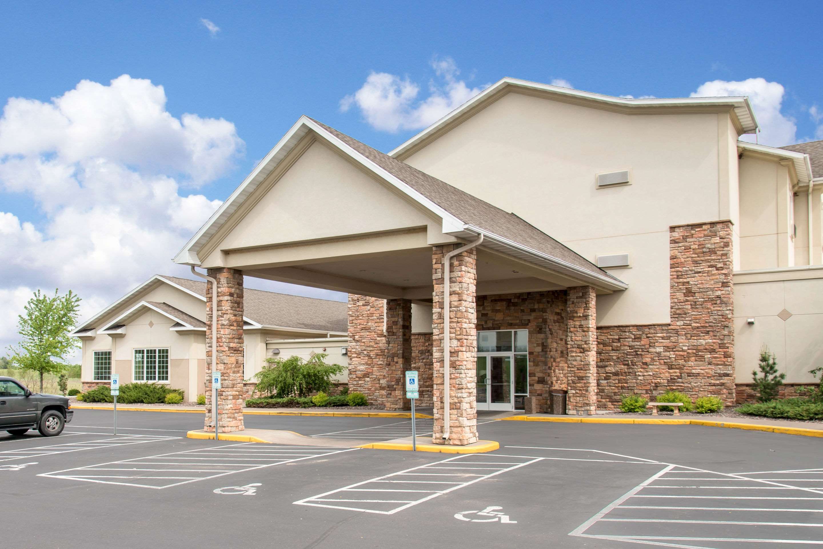Hotel exterior | Sleep Inn & Suites Conference Center Eau Claire