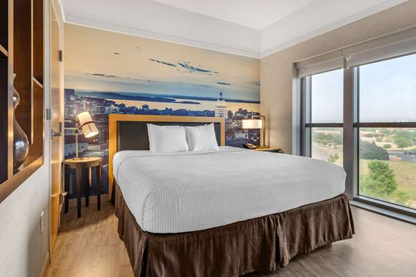 Suite - Cambria Hotel East Madison - I-39, I-90 & I-94, Exit 135