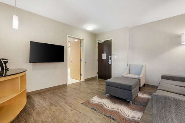 Suite - Cambria Hotel East Madison - I-39, I-90 & I-94, Exit 135