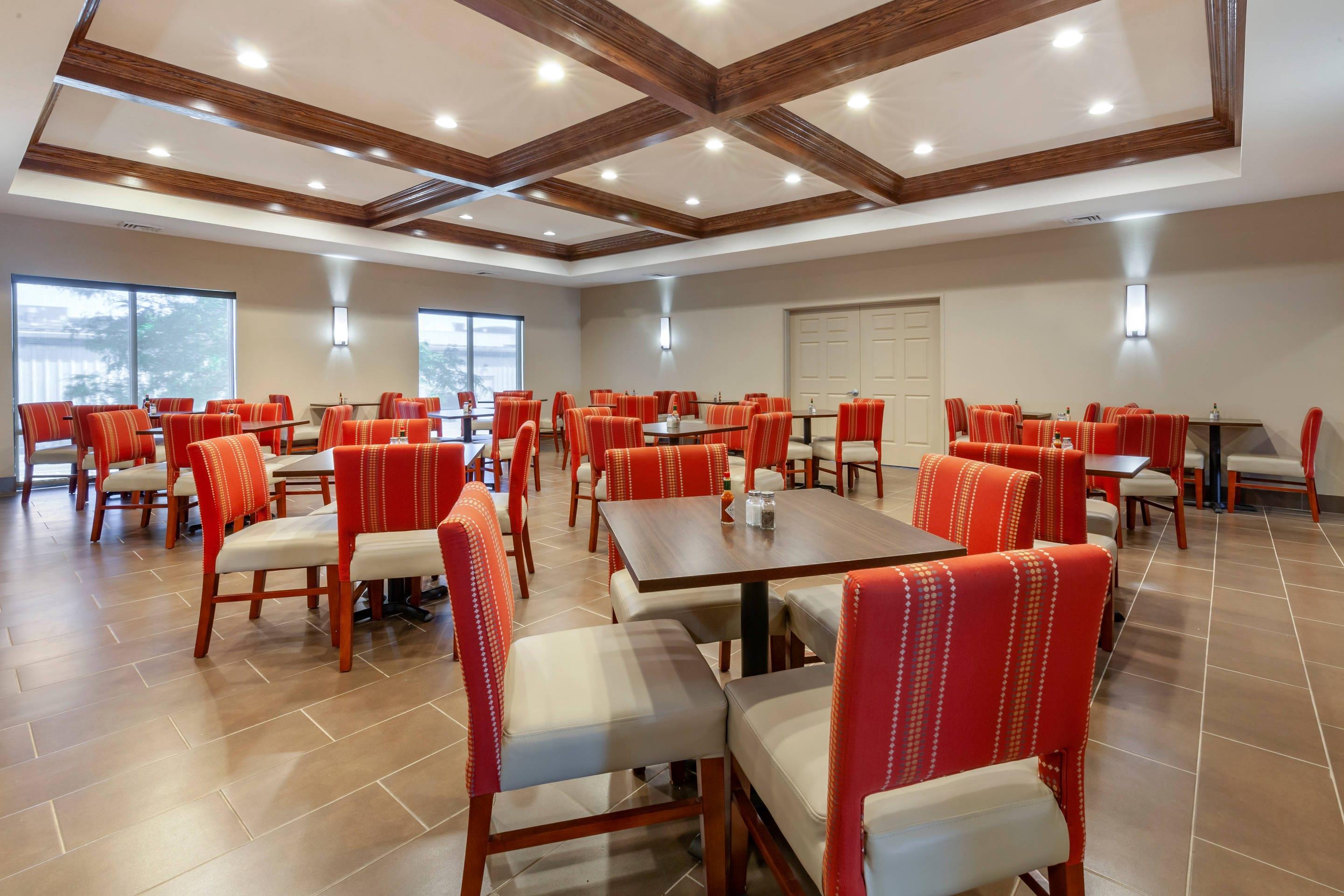 Breakfast area | Comfort Suites Oshkosh