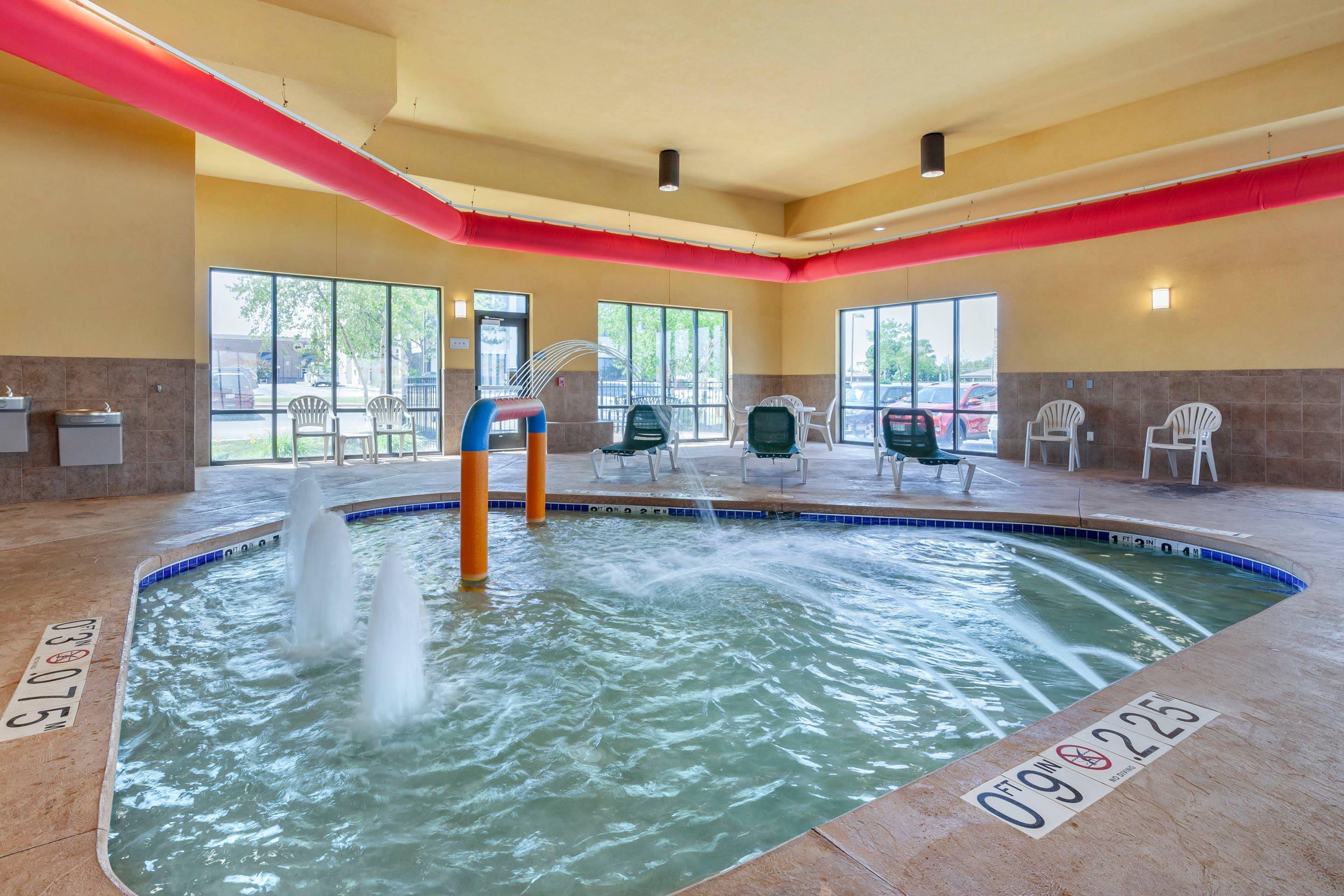 Indoor pool | Comfort Suites Oshkosh